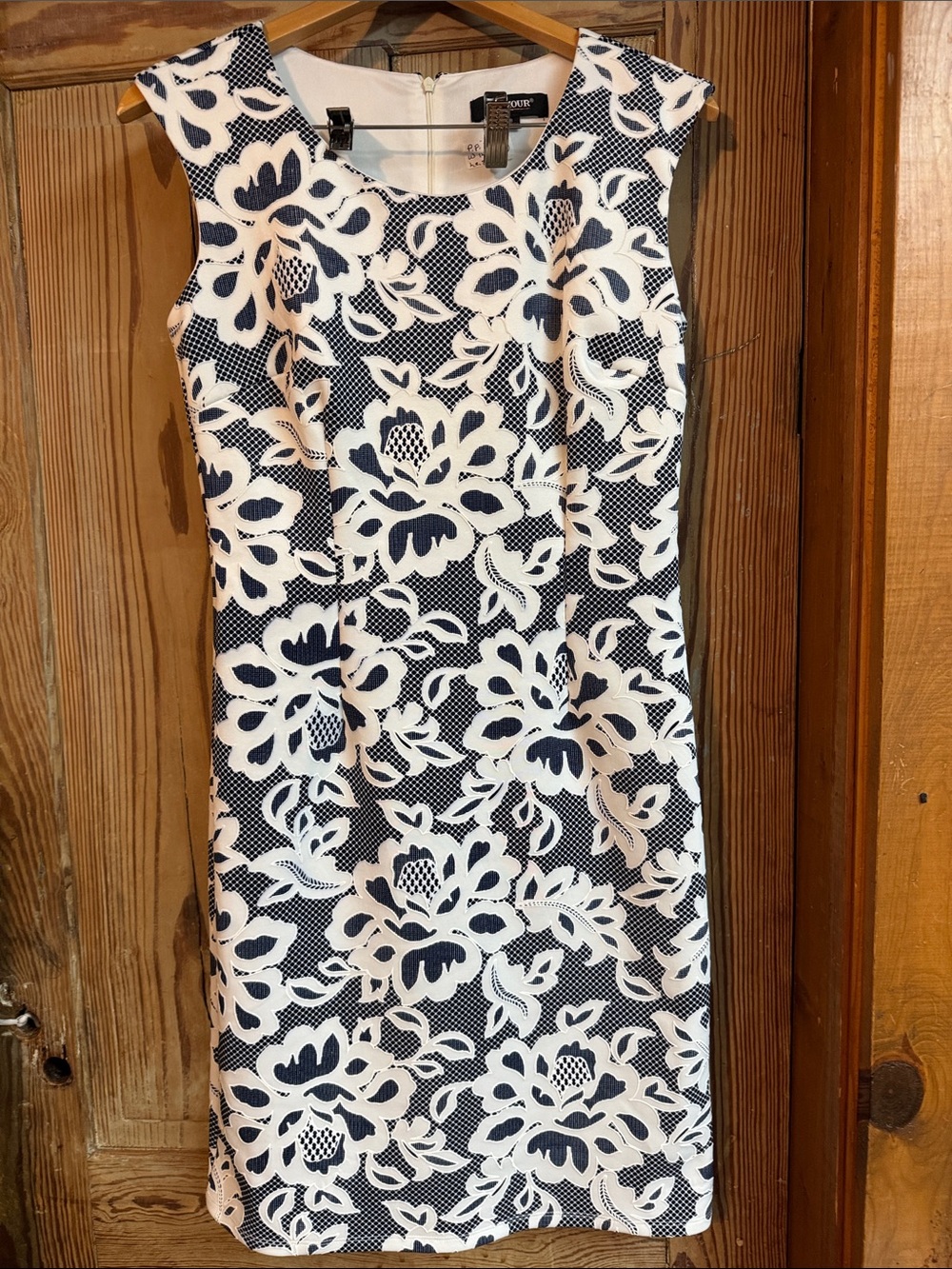 Sleeveless Navy and White Floral Sheath Dress textured 8